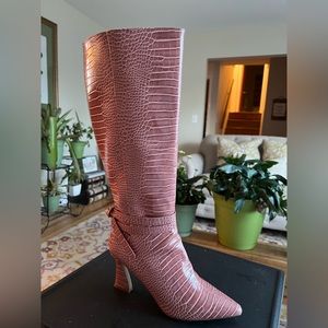 Women’s boots, size 10 pink
